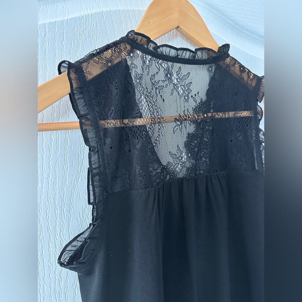 Express Ruffle Lace Sleeveless Top - Picture 5 of 6